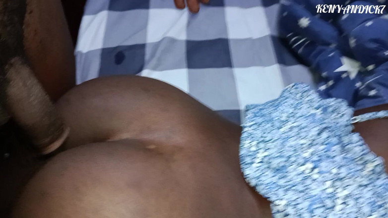Kenyan Dick: Africký pár má noční sex před spaním