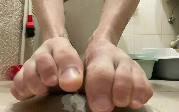 Hunky time: Meisters Füße, Zehen und Nägel