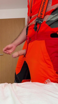 Tyler Blake Si Masturba in Abiti Da Lavoro Hivis Lumberjack - Flessioni Muscolari E Sborrata Esplosiva