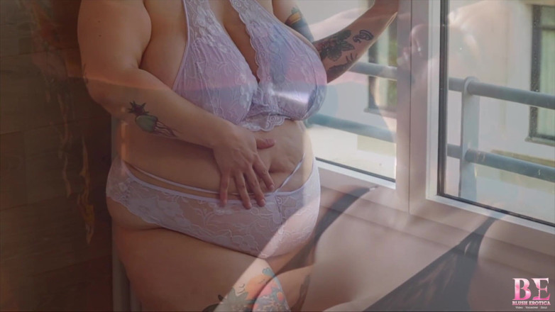 Blush erotica: Lins de pizdă cu țâțe masive Isa Luv Blush Erotica