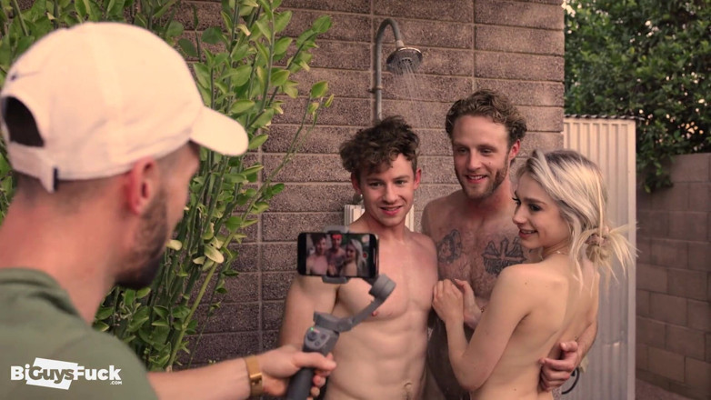 Bi Guys Fuck: Justin Taylor are gaura lui păroasă linsă în cur, sex în 3 cu 2...