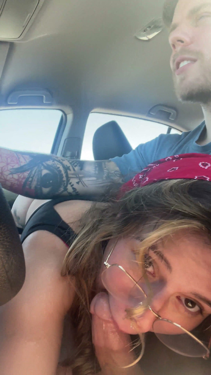 Steve Rickz: Chlupatá Kundička Děvka Mi Kouří V Autě Během Roadtripu! Chloe...