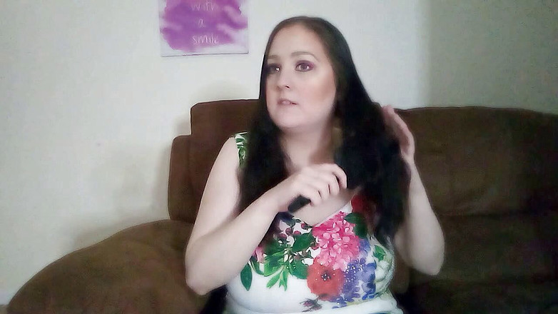 Keyleigh: Fétiche des brosses à cheveux à la raquette