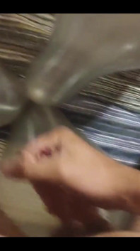 POV: Abspritzen auf silberne Ballons