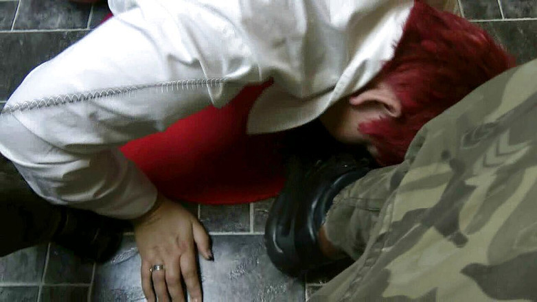 Anna Devot: Anna Devot。用舌头擦鞋