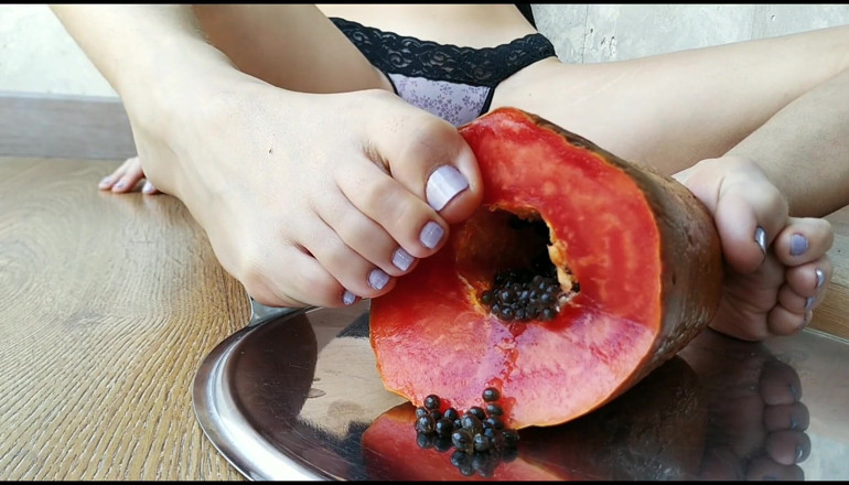 Clios Hot World: Crushing a papaya with naked feet and licking clean