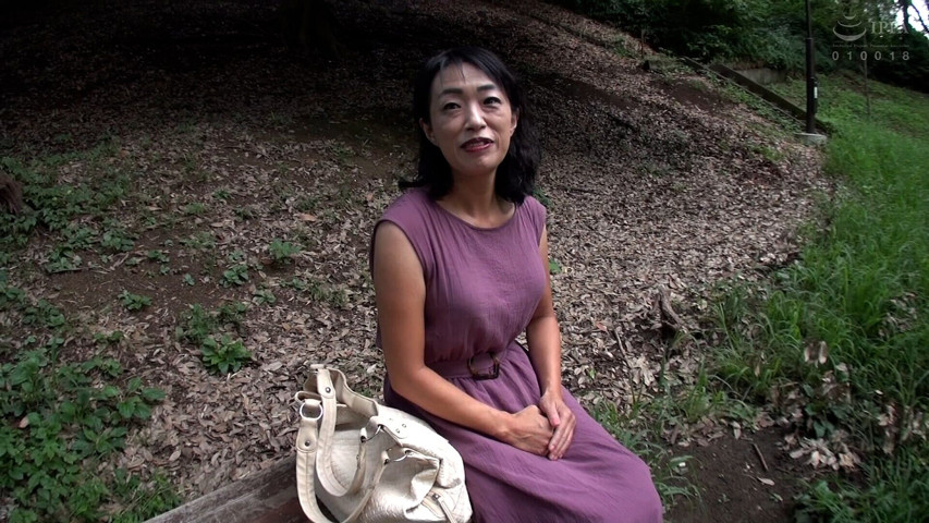 H053G04 A plain 60th birthday mature woman is a shaved pussy! An ordinary aunt makes a body with an excellent sensitivity shake (MBM3988)