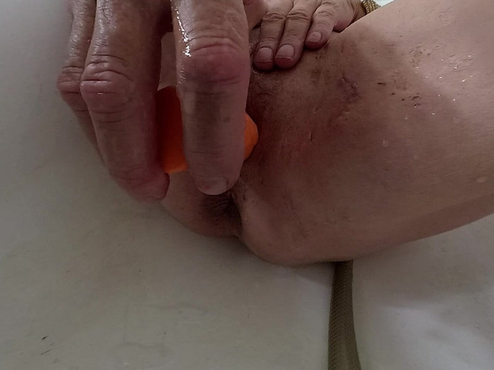 Lizzy Yum VR: Liz young vr 2025 dilate banyo yapıyor seks oyuncağı 31