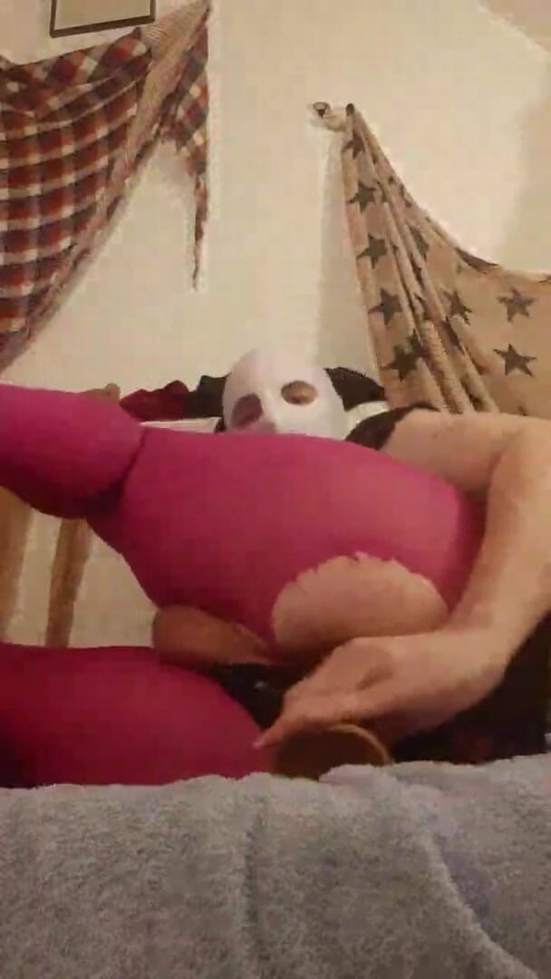 Nylon crossdresser Fiona: The beginning of