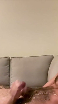 Solo masturbando e gozada quente
