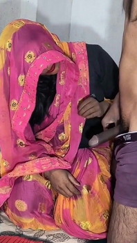 Mulut dan pantat tante seksi india ini dientot habis-habisan, memeknya dicrot sperma hangat!