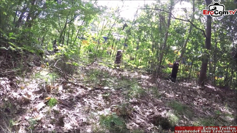EroCom: मोटी रंडी जंगल में सेक्स डेट करती है और अपने फिशेट स्टॉकिंग पहनती है