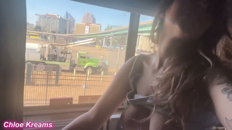 Chloe Kreams: Memek berbuluku hampir kepergok sama kontol besar di dalam kereta!...