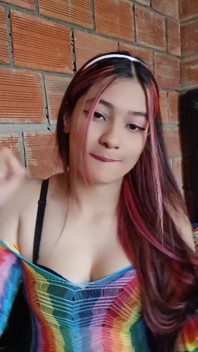 Latina tiener
