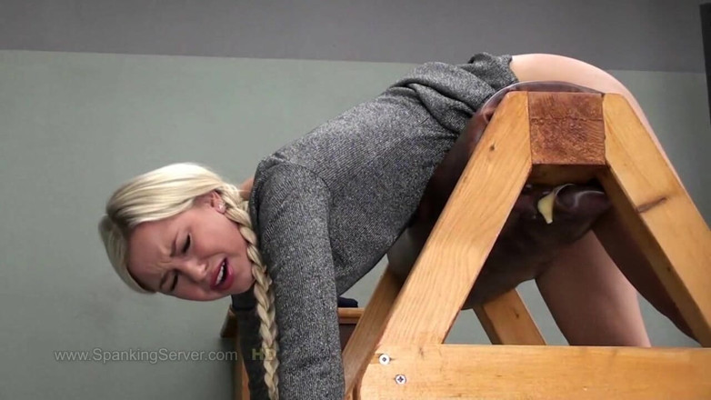Spanking Server: Lola ass hot whip