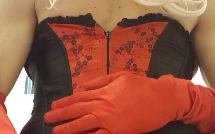 Jessica XD: Отримуючи себе все напрацювання, я роблю безлад своїх червоних атласних рукавичок (товстий безлад) чорний червоний корсет, панчохи, 6 бретельок