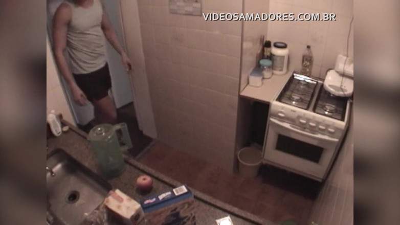 Amateurs videos: Muž čeká v kuchyni na natáčení sexu s přítelkyní, která se...