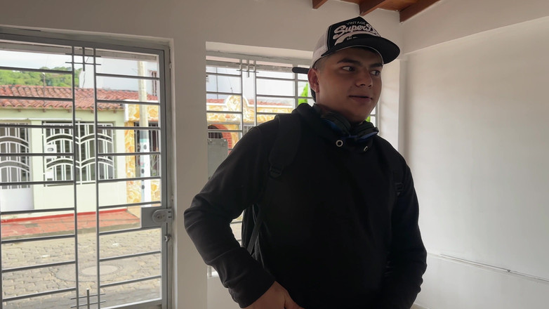 Manuela sex: My Stepbrother Arrives From a Trip so as a Welcome...