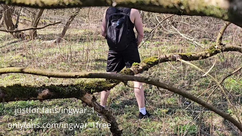 ingwar_1: 粗暴性爱，射在面包上并吞下