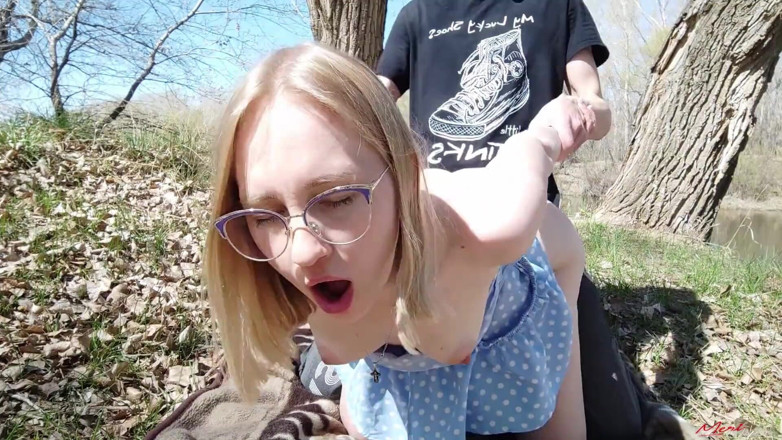 Meri-Mouse: Cutie Meri Picknick slutade med sex och het sperma på...