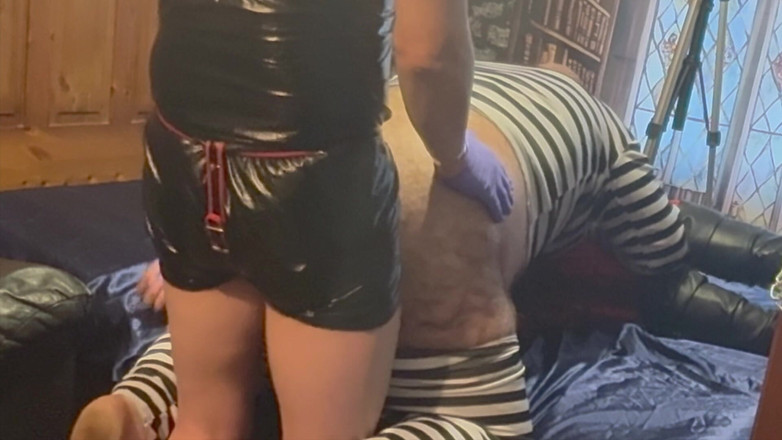 Aaexperinces trans: Del 2: - Domina Satana, älskarinna Carrie gör en dubbel Domme -session