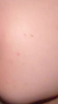 Je baise le copain de la voisine pendant qu’elle est dans la pièce voisine