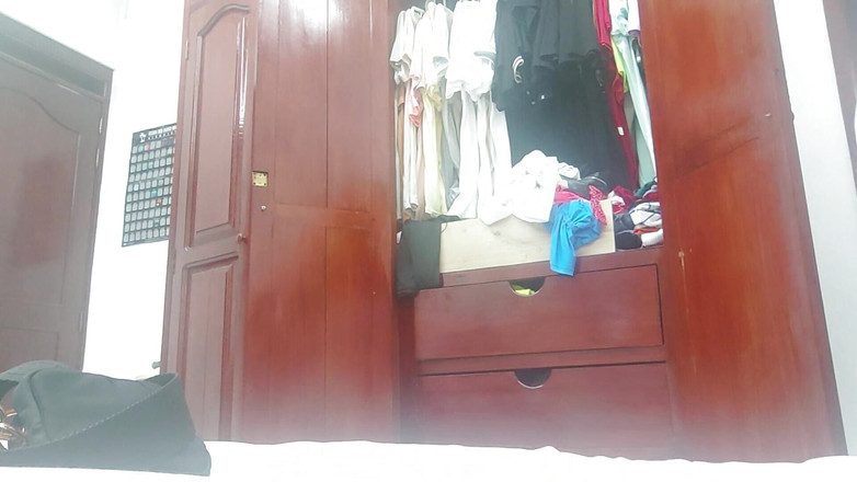 Katrina4deluxe: 巨大な女の子は彼女のかわいいおっぱいを披露