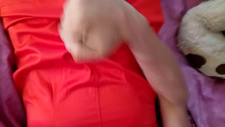 Leatransteen: Éjaculation dans du satin rouge