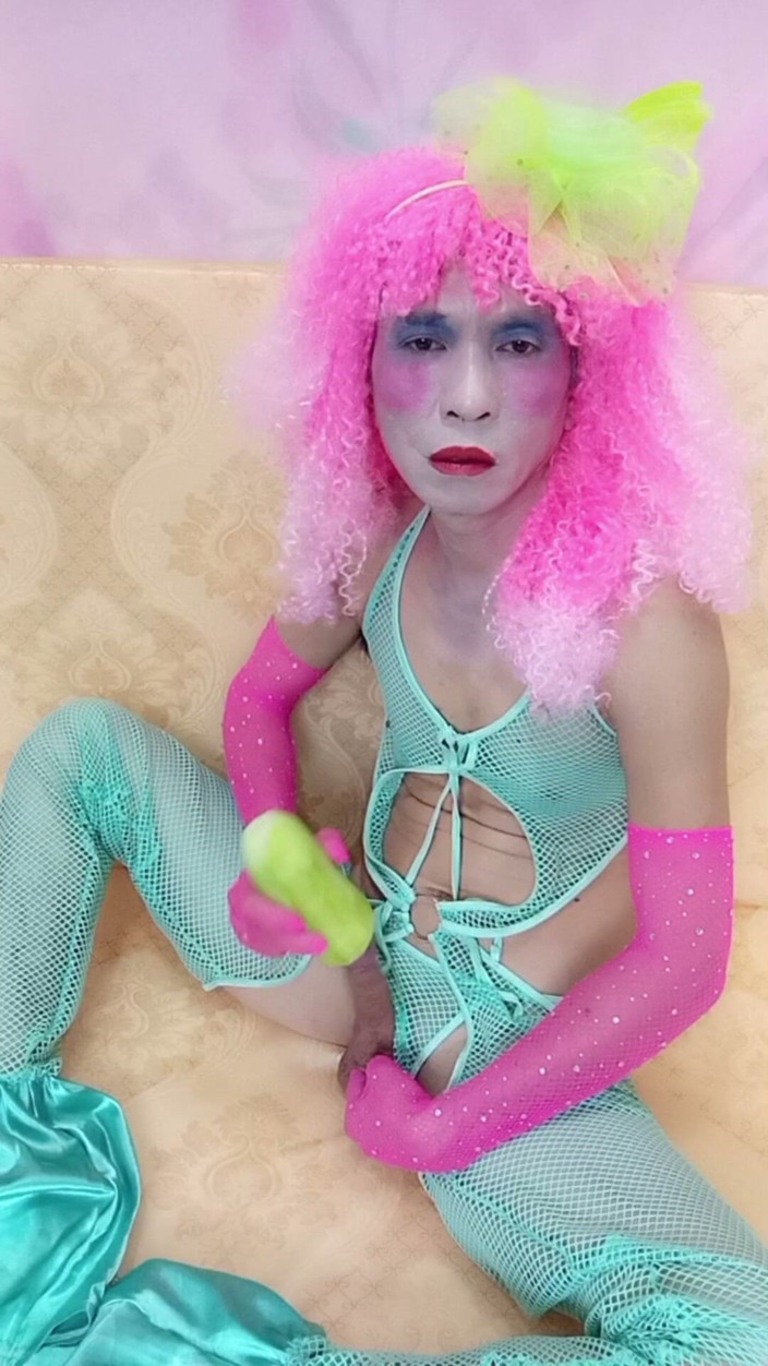 nguyen dang thien tri: Oanh Le Transgender Wearing Sexy Clothes Porn Cucu Too Much...