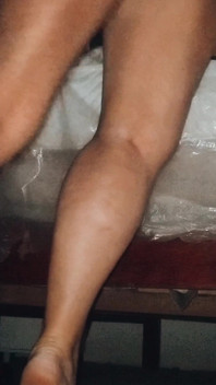 Wanita berkahwin tidak dapat mengendalikan nafsunya, lari dari barbeku untuk mengongkek lelaki yang dikongkek dengan baik