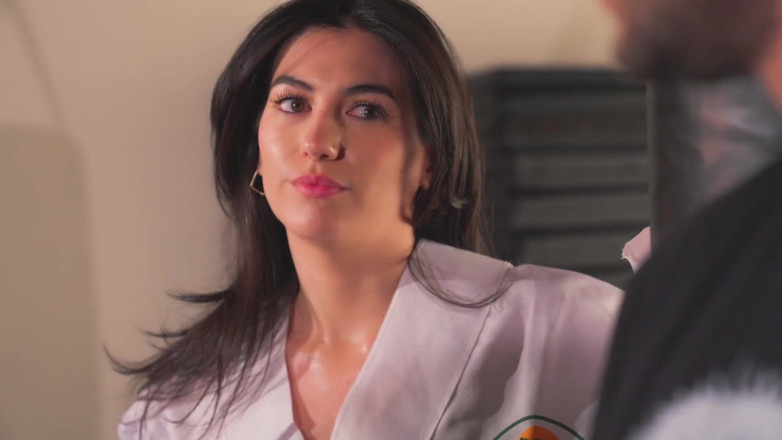 Cosplayground: Megan se trompe en suppliant son prof de karaté de...
