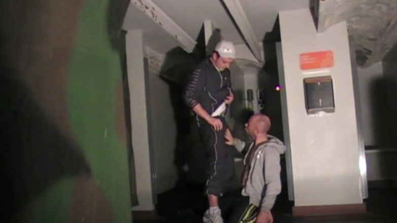 Sneaker gay: Sneakers overheersing tijdens het cruisen met een scally-jongen
