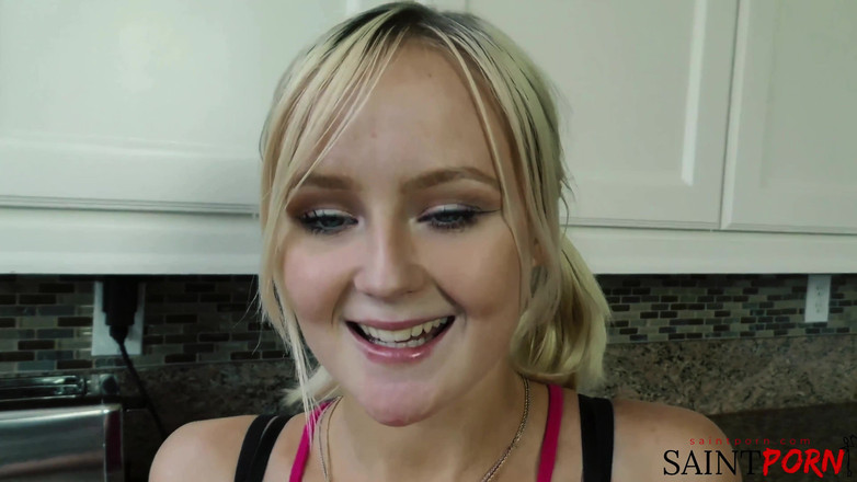 SaintPorn: Natalia कराहती है क्योंकि Mike उसकी गांड में जीभ डालती है, उसे गहरी चोदती है, और अपने अंदर मोटा भार डालती है
