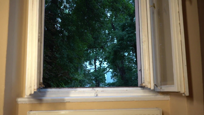Shione Cooper: Smoking naked only in stockings in the window during pause...