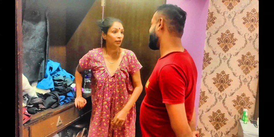 suchismitasarkar: Kamwali bibi mencoba mencuri dan dihukum ngentot sama bapak kos.