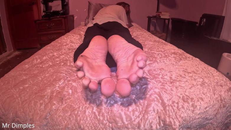 Mr Dimples: 我想要你沉迷于我的脚底！