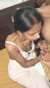 Desi Bhabhi Is Sucking the Penis and Enjoying It Too
