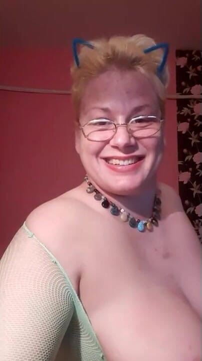 Putarankahotmilf: Sakso dildo, ahegao, dil oyunu, tükürme, titifuck, binme, edepsiz konuşma