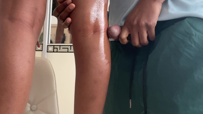 Rudie Kae: หยอกล้อ Popliteal มัน - หลังเข่าดูดควยและถูควย