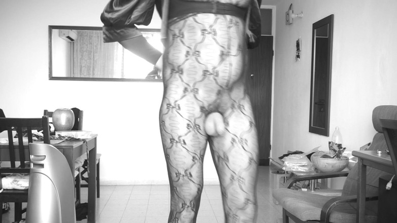 Voyager: Super sexy outfit.