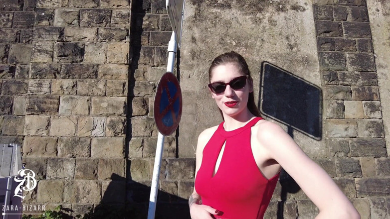 Zara Bizarr: Sikanie na zewnątrz na ulicy