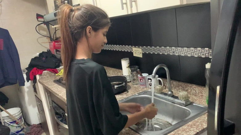 TUflacasex123: Ma demi-sœur me taquine chaque fois que nous sommes seuls à...