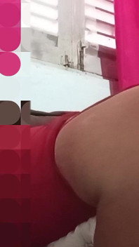 Dengan duburnya terbuka, gadis MILF itu menuangkannya untuk merangkap tidak lama lagi dan selesai dengannya