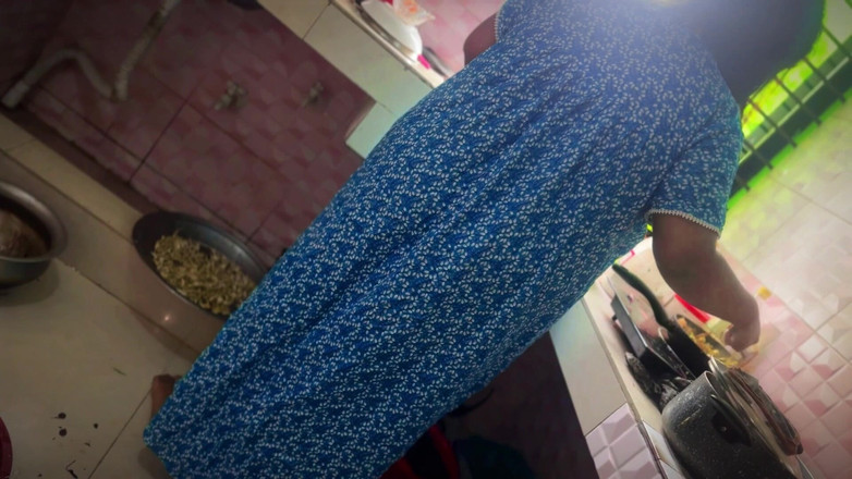 Your Boy's Cum: Sass Ko Jabardast Choda - india caliente Mother_in_law cocinando sin pijama...