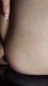 Sexy dama en medias no esperaba que su coño mojado se llenara de esperma