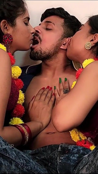 Najlepsi przyjaciele trójkąt seks pierwszej nocy Desi sex