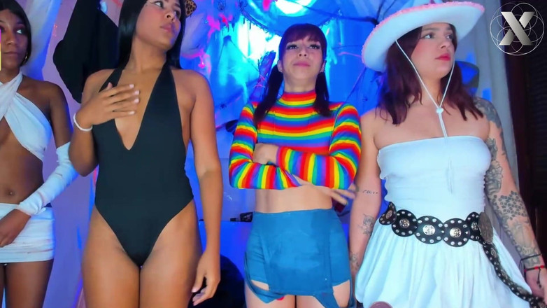 Lesbian Friends: Lesbian blowjob dengan erangan