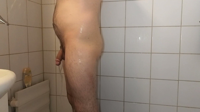 Uhri: Hairy Gay Showering