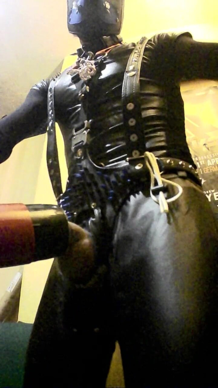 Scrapyard: Masturbateur