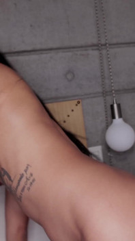 Brutto alla ragazza minuta piace rozzo